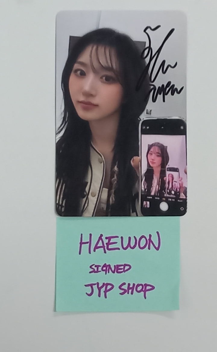 Haewon (Of NMIXX) "Fe3O4: STICK OUT" - Hand Autographed(Signed) Photocard [24.10.10] - HALLYUSUPERSTORE