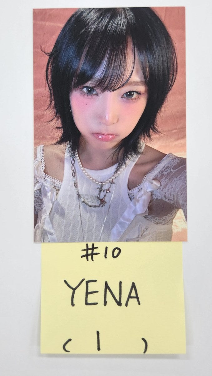 YENA "NEMONEMO" - Official Photocard [24.10.11] - HALLYUSUPERSTORE