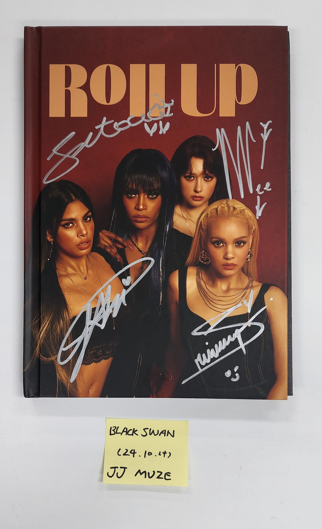 BLACKSWAN "Roll Up" - Hand Autographed(Signed) Album [24.10.14] - HALLYUSUPERSTORE