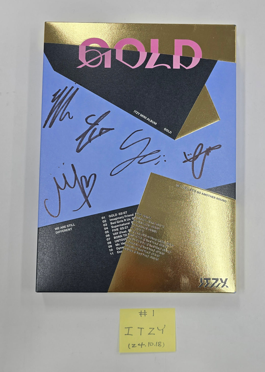 ITZY "GOLD" - Hand Autographed(Signed) Promo Album [24.10.18]