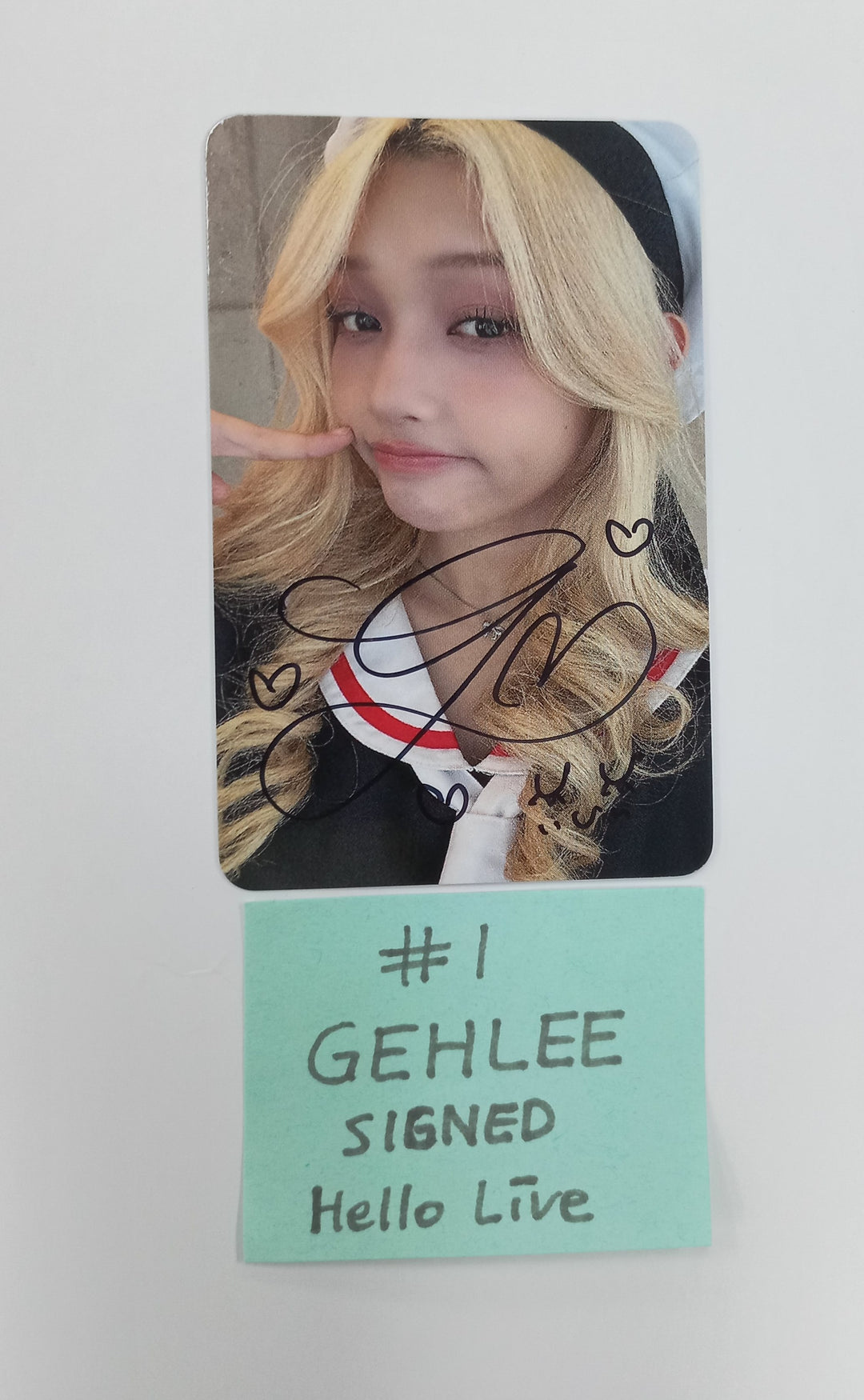 GEHLEE, YUNHA (Of UNIS) 'CURIOUS' - Hand Autographed(Signed) Photocard [24.10.18]