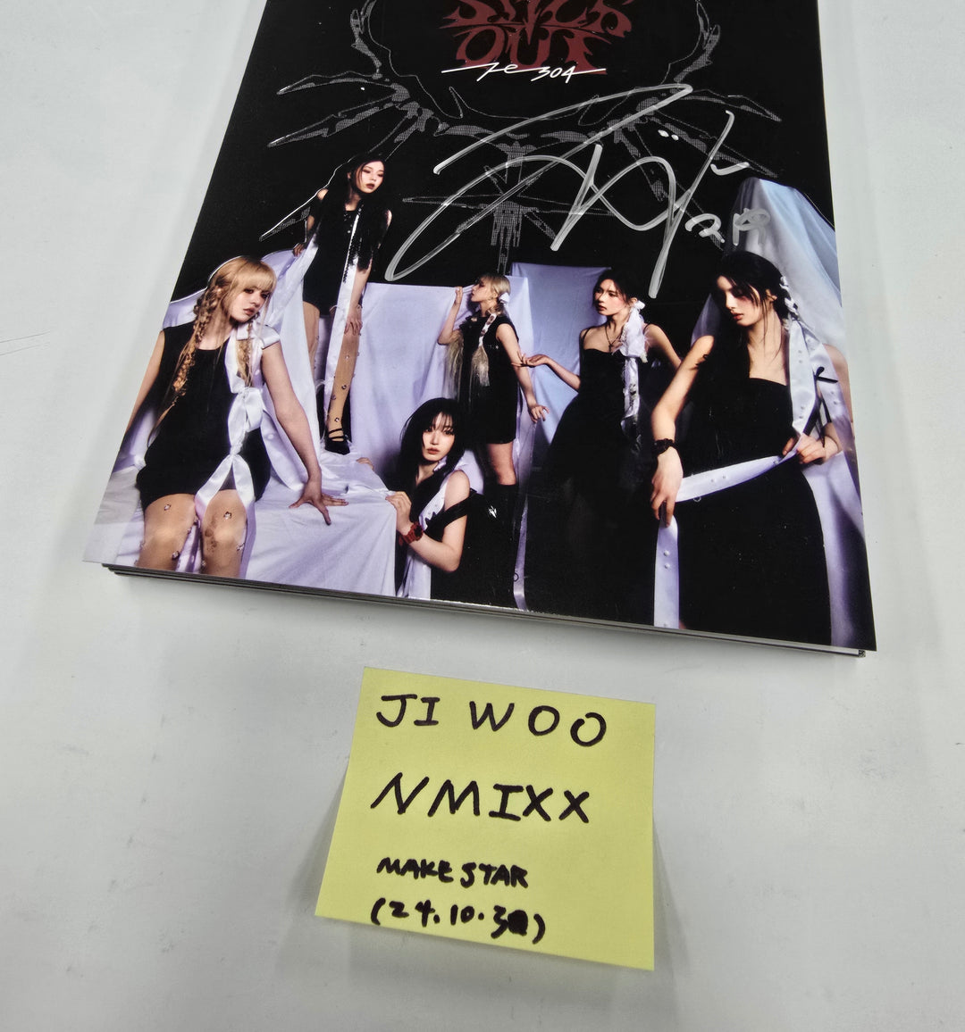 Jiwoo (Of NMIXX) "Fe3O4: BREAK" - Hand Autographed(Signed) Album [24.10.30]