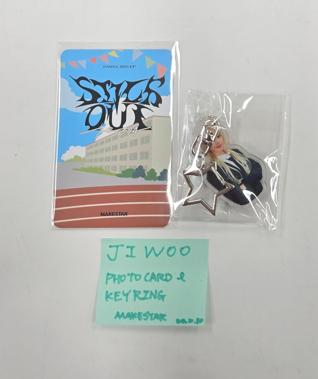 Jiwoo (Of NMIXX) "Fe3O4: STICK OUT" - Hand Autographed(Signed) Photocard & Keyring Set [24.10.30]