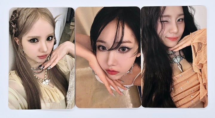 VIVIZ "VOYAGE" - Apple Music Pre-Order Benefit Photocard [QR ver.] [24.11.8]