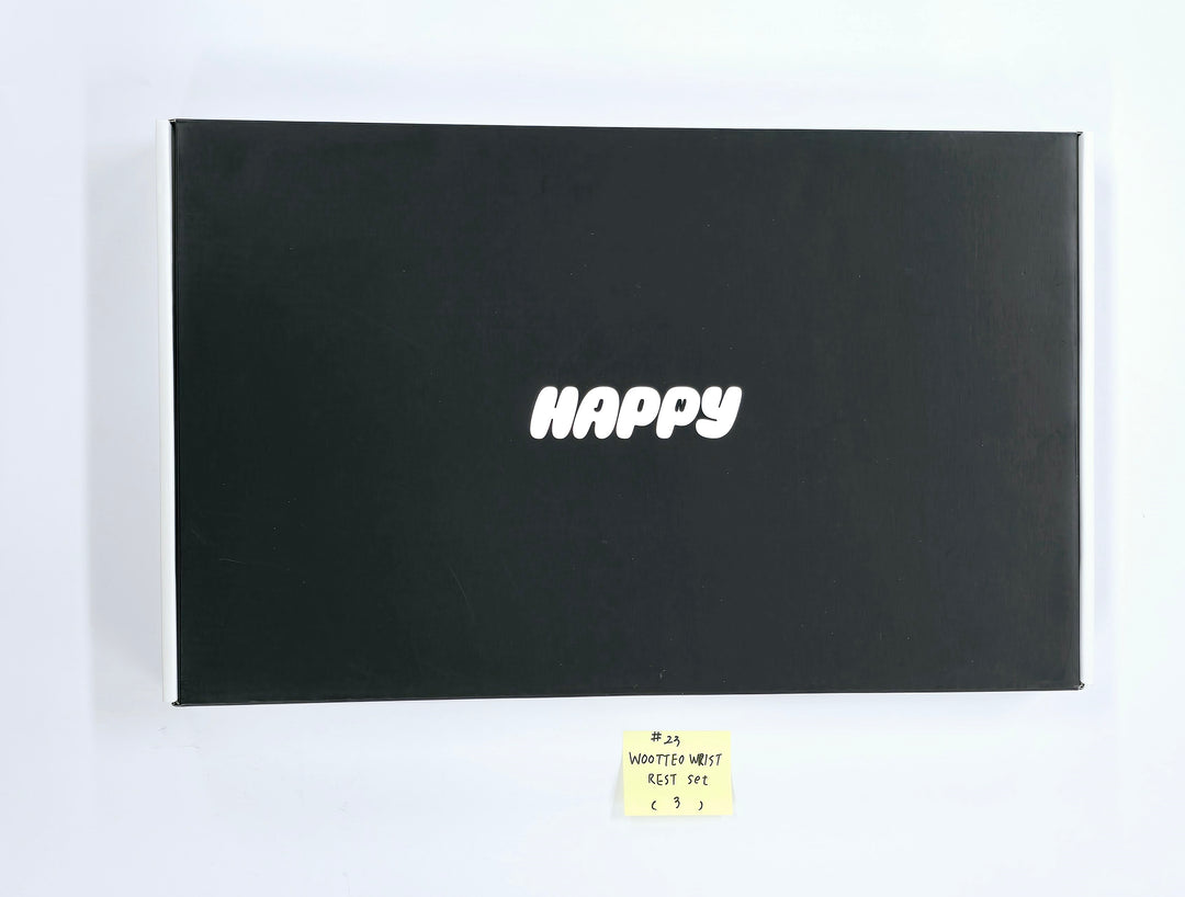 Jin - "Happy : Running Wild to Happiness" Pop-Up Store MD (Wootteo Wrist Rest Set, Hoodie, Ball Cap, Muffler, Gloves, Poster &amp; Sticker Set, Printed Photo) [24.11.19]