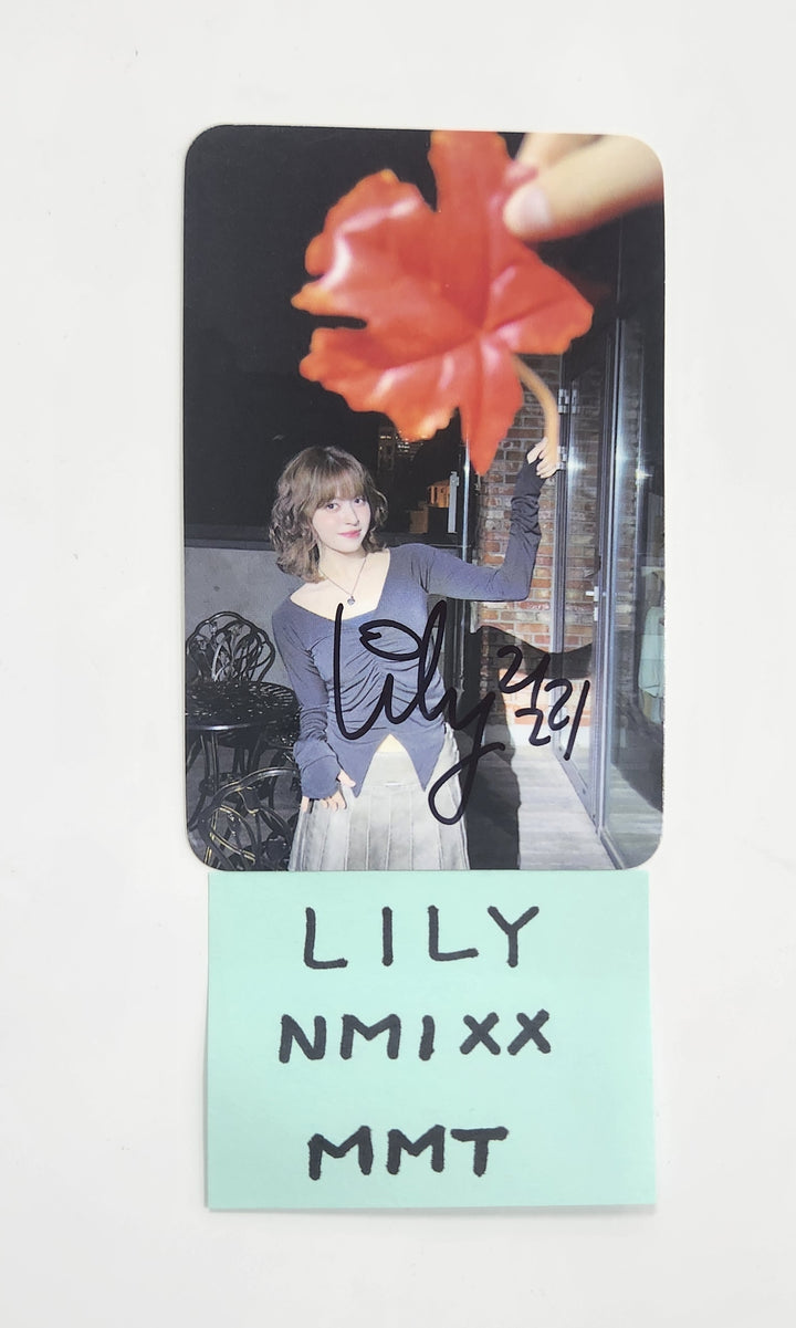 LILY (Of NMIXX) 'Fe3O4: STICK OUT' - Hand Autographed(Signed) Photocard [24.11.20]