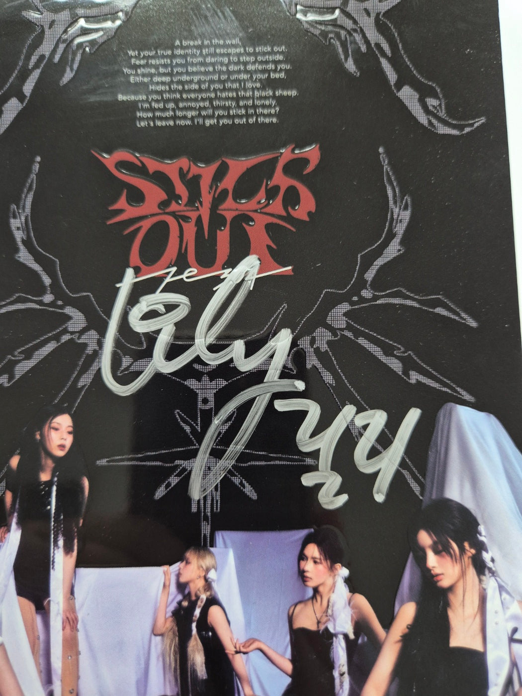 Lily (Of NMIXX) "Fe3O4: BREAK" - Hand Autographed(Signed) Album [24.11.21]