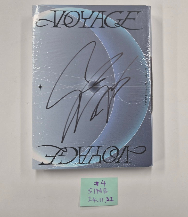 VIVIZ "VOYAGE" - Hand Autographed(Signed) Album [24.11.22]