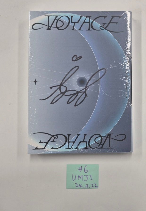 VIVIZ "VOYAGE" - Hand Autographed(Signed) Album [24.11.22]