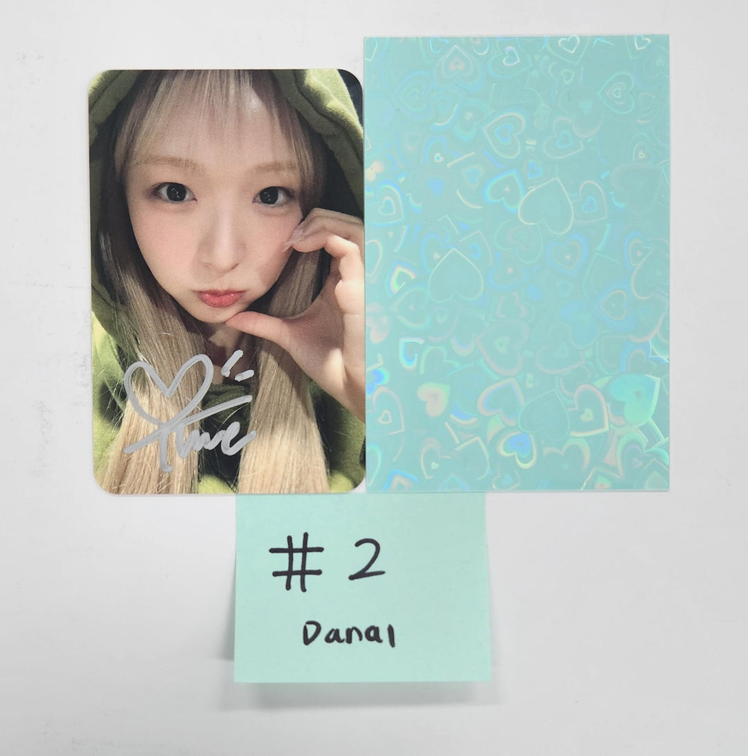 LOVEONE "FUNNY HONEY" - Hand Autographed(Signed) Photocard [24.11.25]