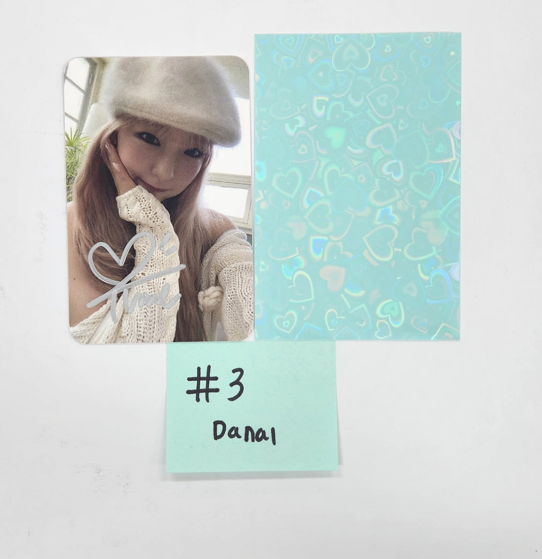 LOVEONE "FUNNY HONEY" - Hand Autographed(Signed) Photocard [24.11.25]