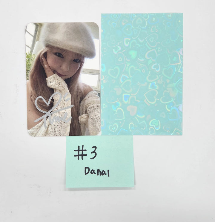 LOVEONE "FUNNY HONEY" - Hand Autographed(Signed) Photocard [24.11.25]