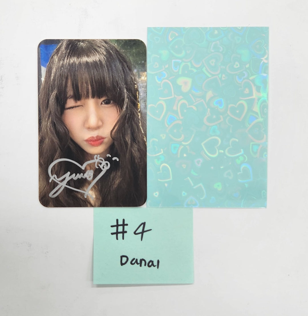 LOVEONE "FUNNY HONEY" - Hand Autographed(Signed) Photocard [24.11.25]