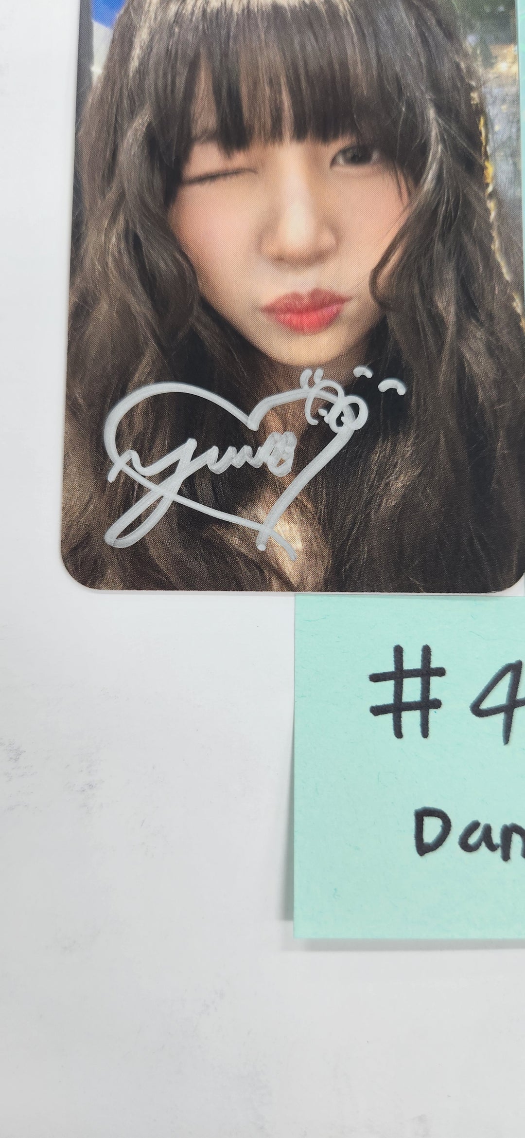 LOVEONE "FUNNY HONEY" - Hand Autographed(Signed) Photocard [24.11.25]