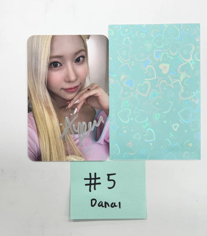 LOVEONE "FUNNY HONEY" - Hand Autographed(Signed) Photocard [24.11.25]