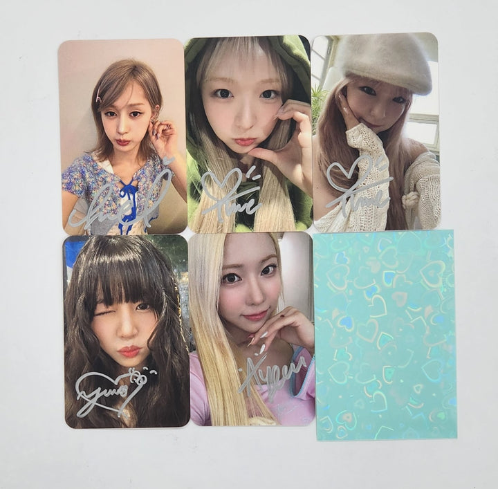 LOVEONE "FUNNY HONEY" - Hand Autographed(Signed) Photocard [24.11.25]