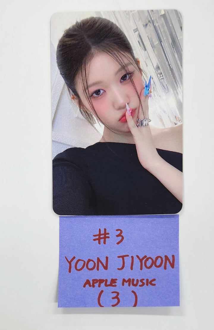 IZNA "N/a" - Apple Music Pre-Order Benefit Photocard [24.11.26]