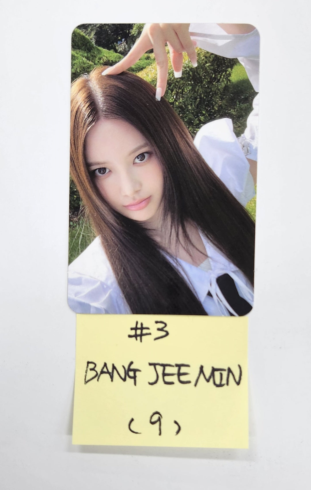 IZNA "N/a" - Official Photocard [24.11.26]