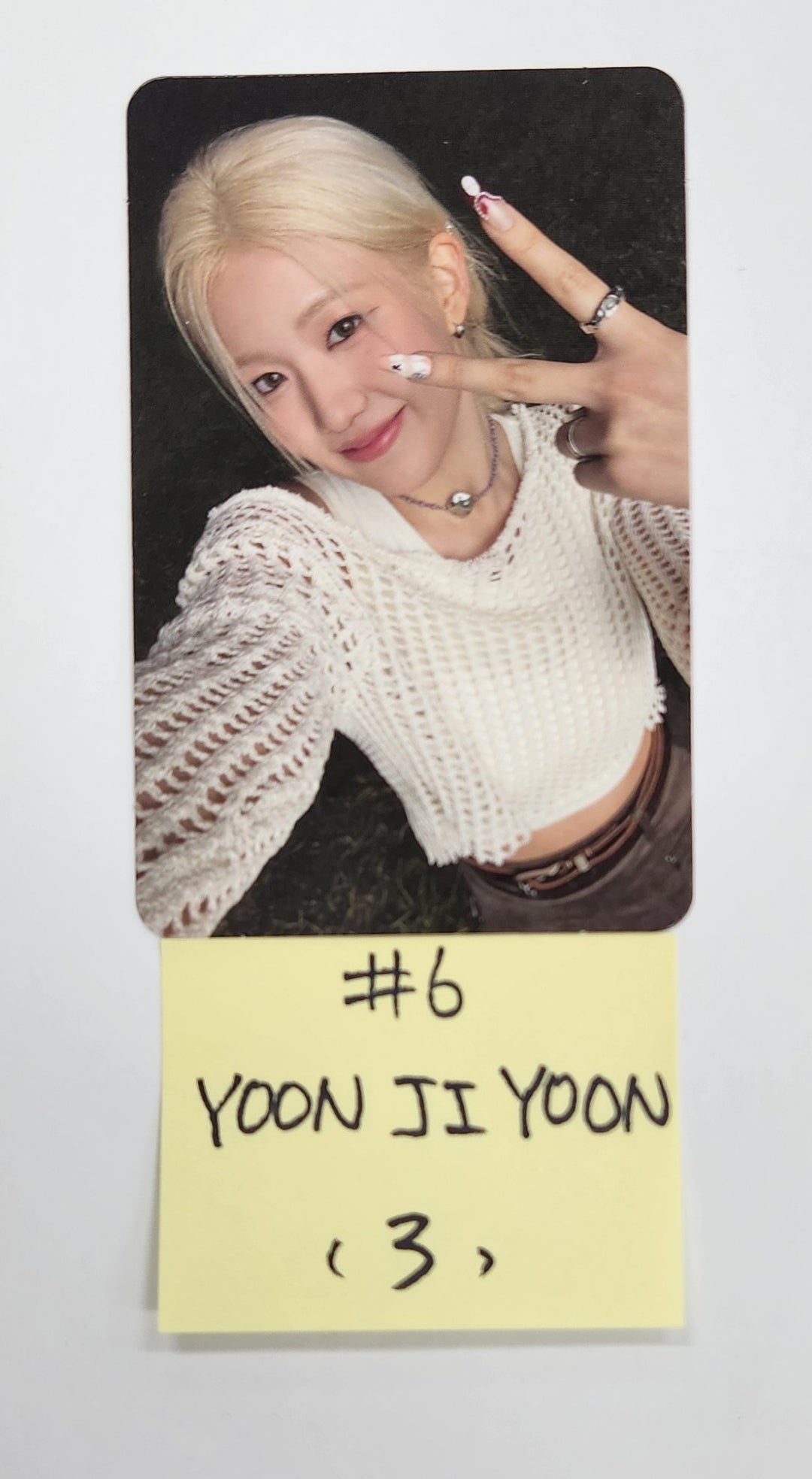 IZNA "N/a" - Official Photocard [24.11.26]