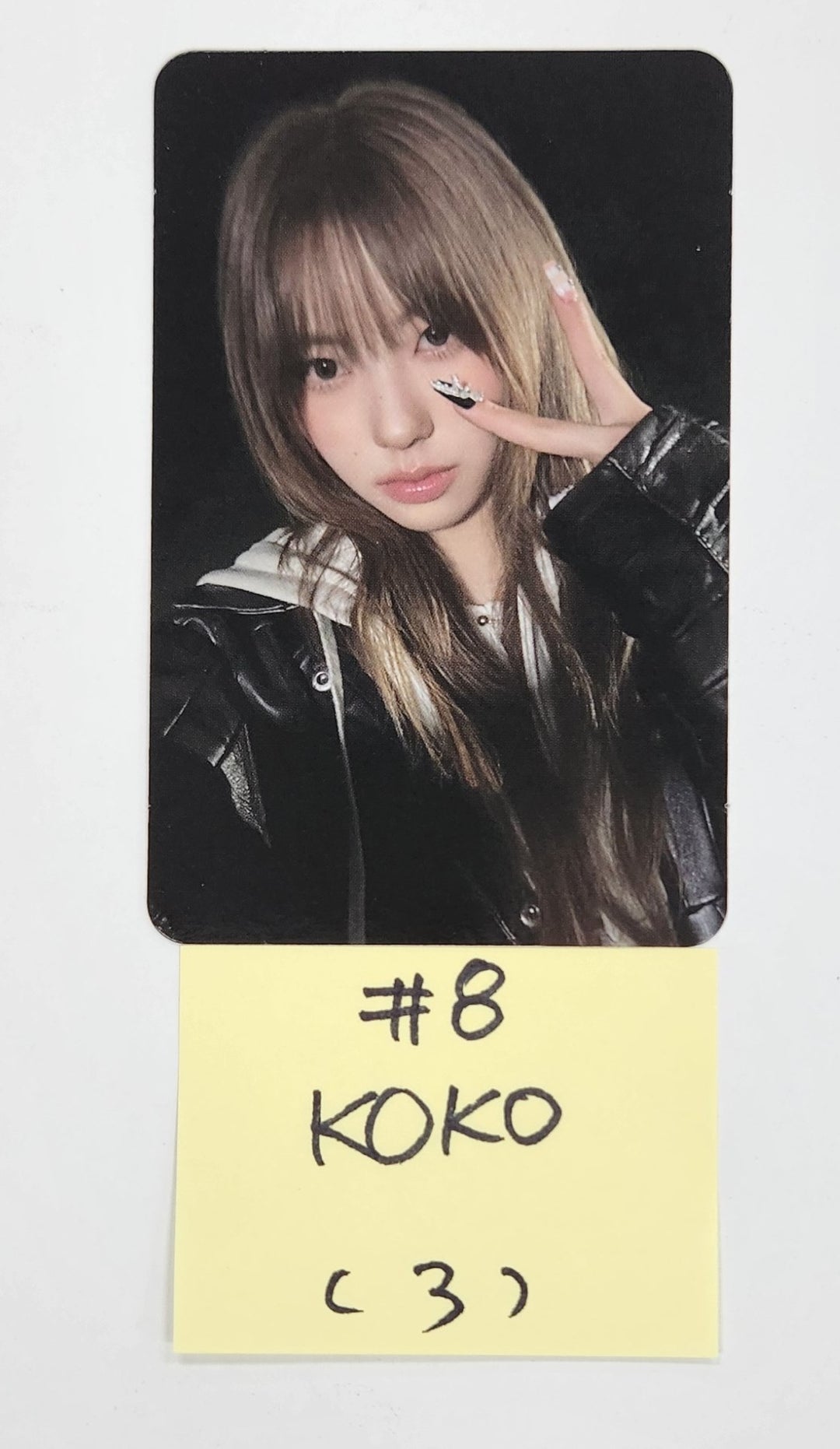 IZNA "N/a" - Official Photocard [24.11.26]