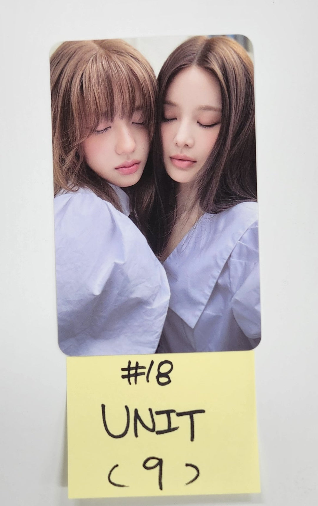 IZNA "N/a" - Official Photocard [24.11.26]