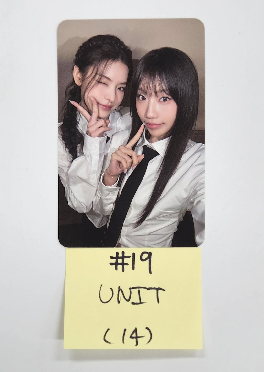 IZNA "N/a" - Official Photocard [24.11.26]