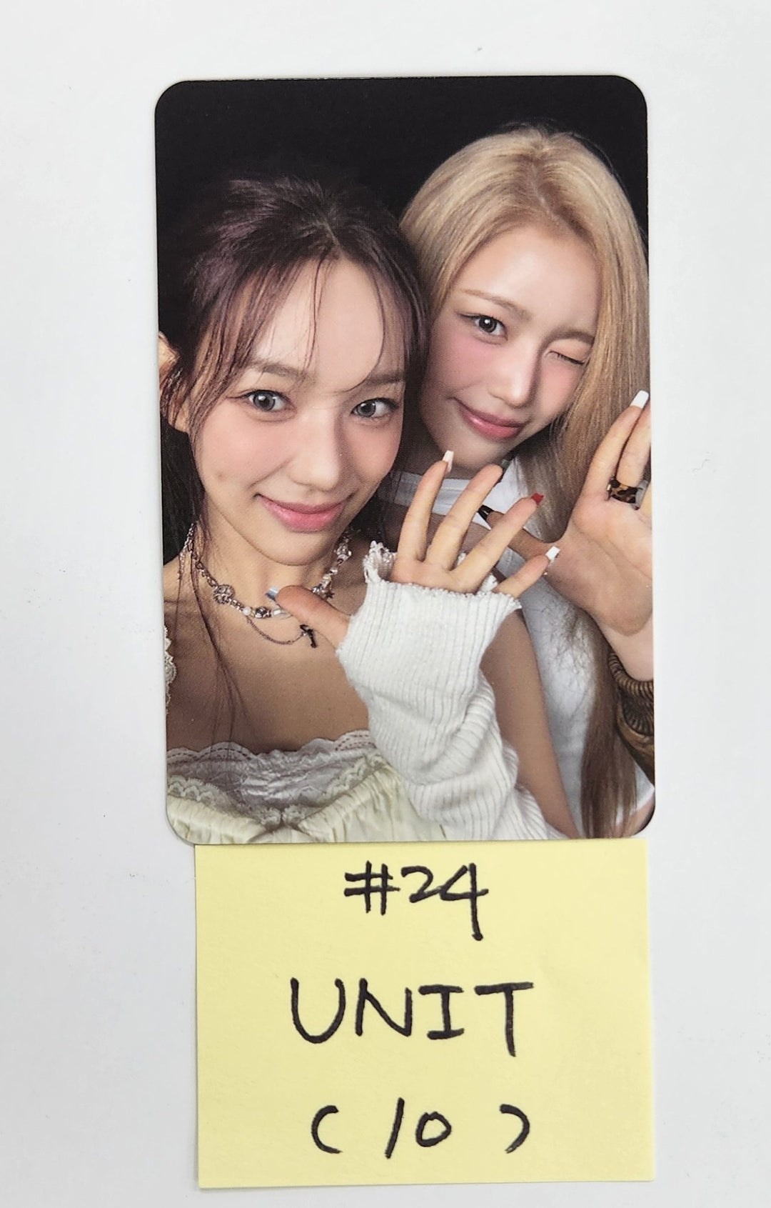 IZNA "N/a" - Official Photocard [24.11.26]