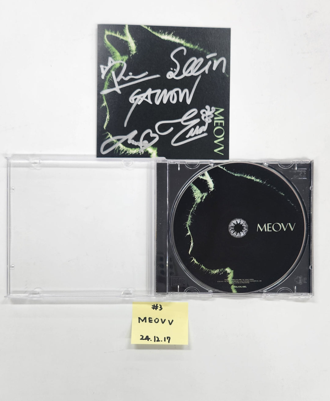 MEOVV "TOXIC" - Hand Autographed(Signed) Promo Album [24.12.17]