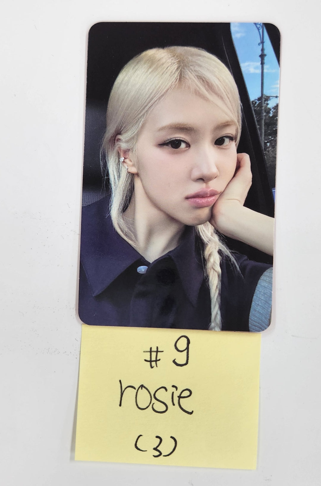 ROSÉ (of Black Pink) "rosie" - Official Photocard [24.12.17]