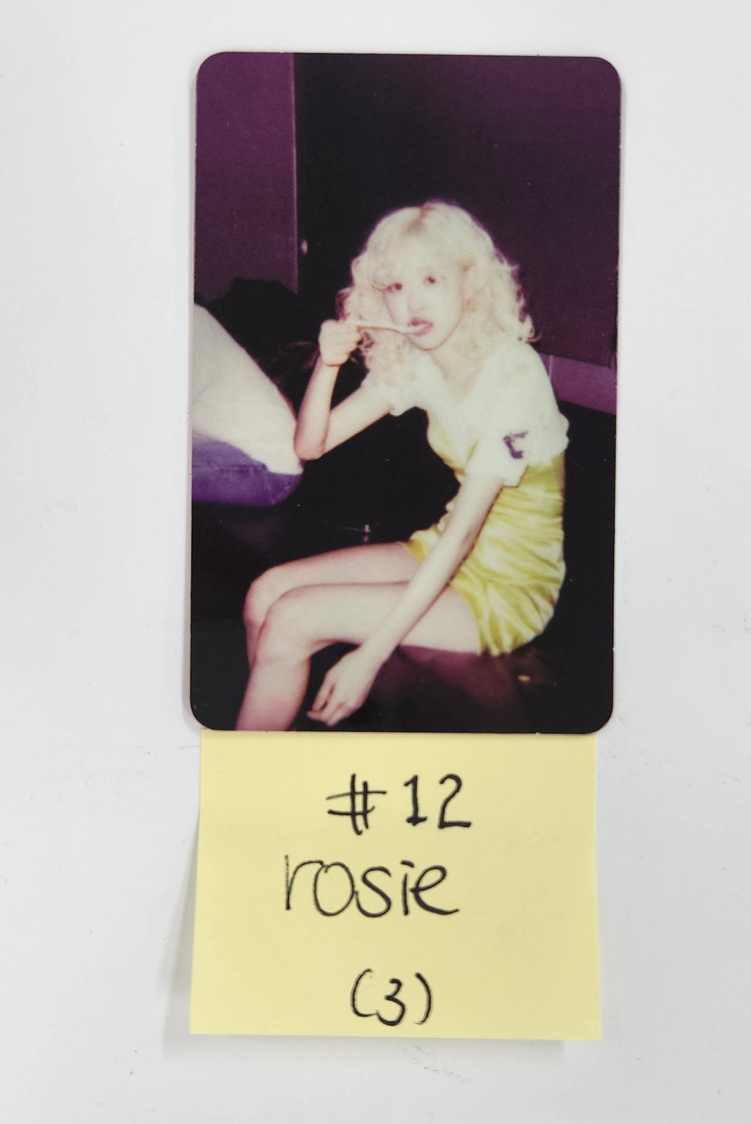 ROSÉ (of Black Pink) "rosie" - Official Photocard [24.12.17]