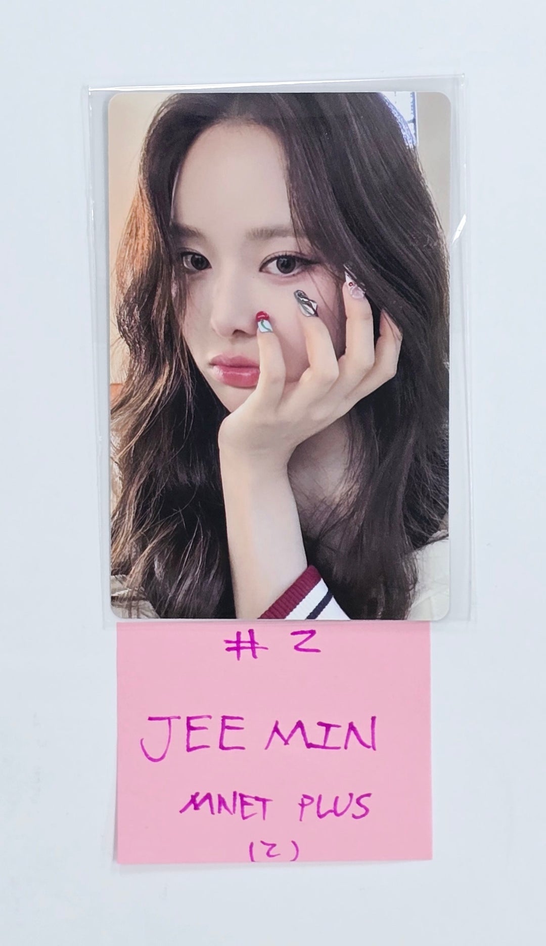 IZNA "N/a" - Mnet Plus Pre-Order Benefit Photocard [Nemo Ver.] [24.12.19]