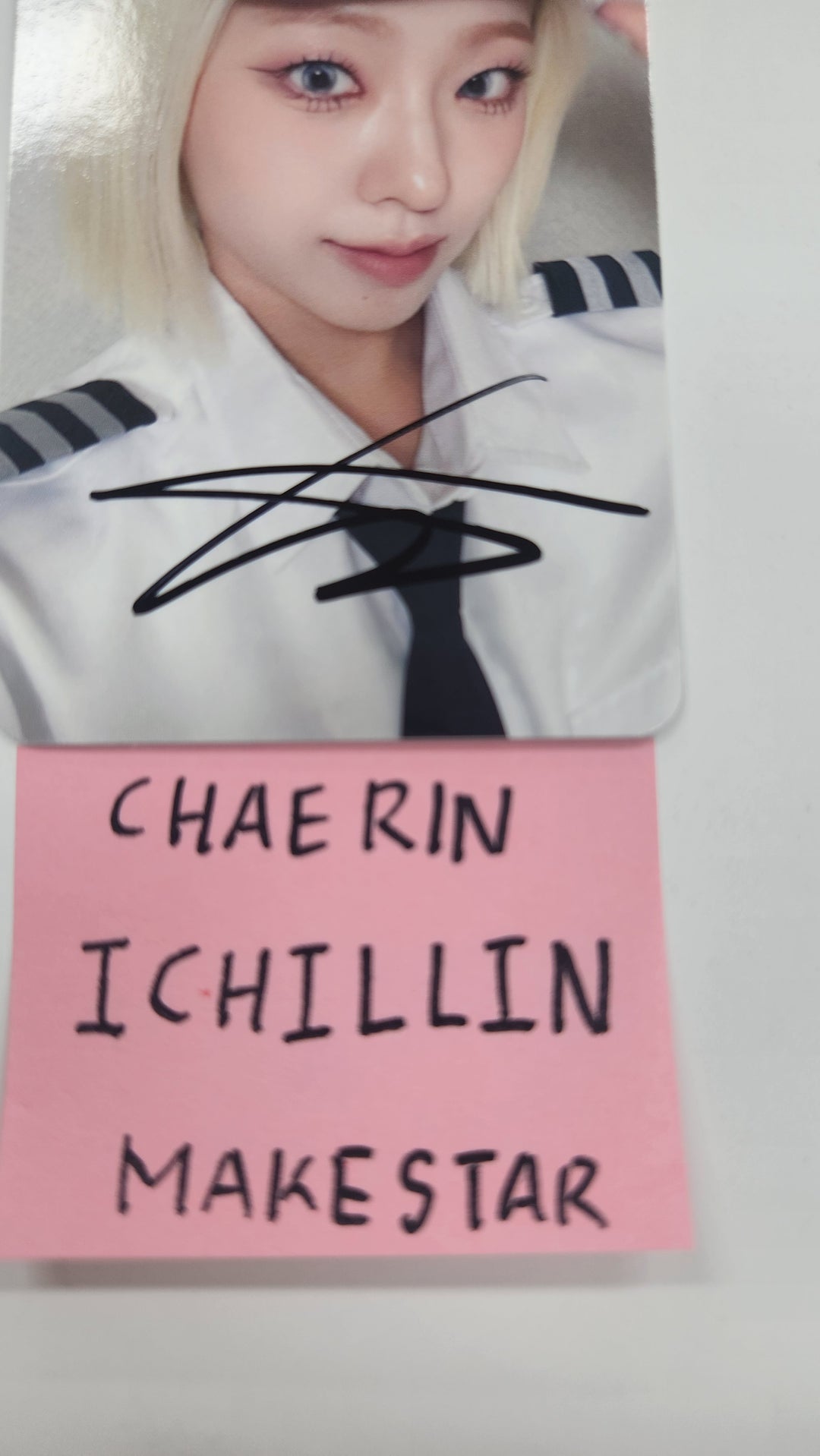 Chaerin (Of ICHILLIN) "CHILLIN' OFFICE" 2025 SEASON'S GREETINGS - Hand Autographed(Signed) Photocard [24.12.23]