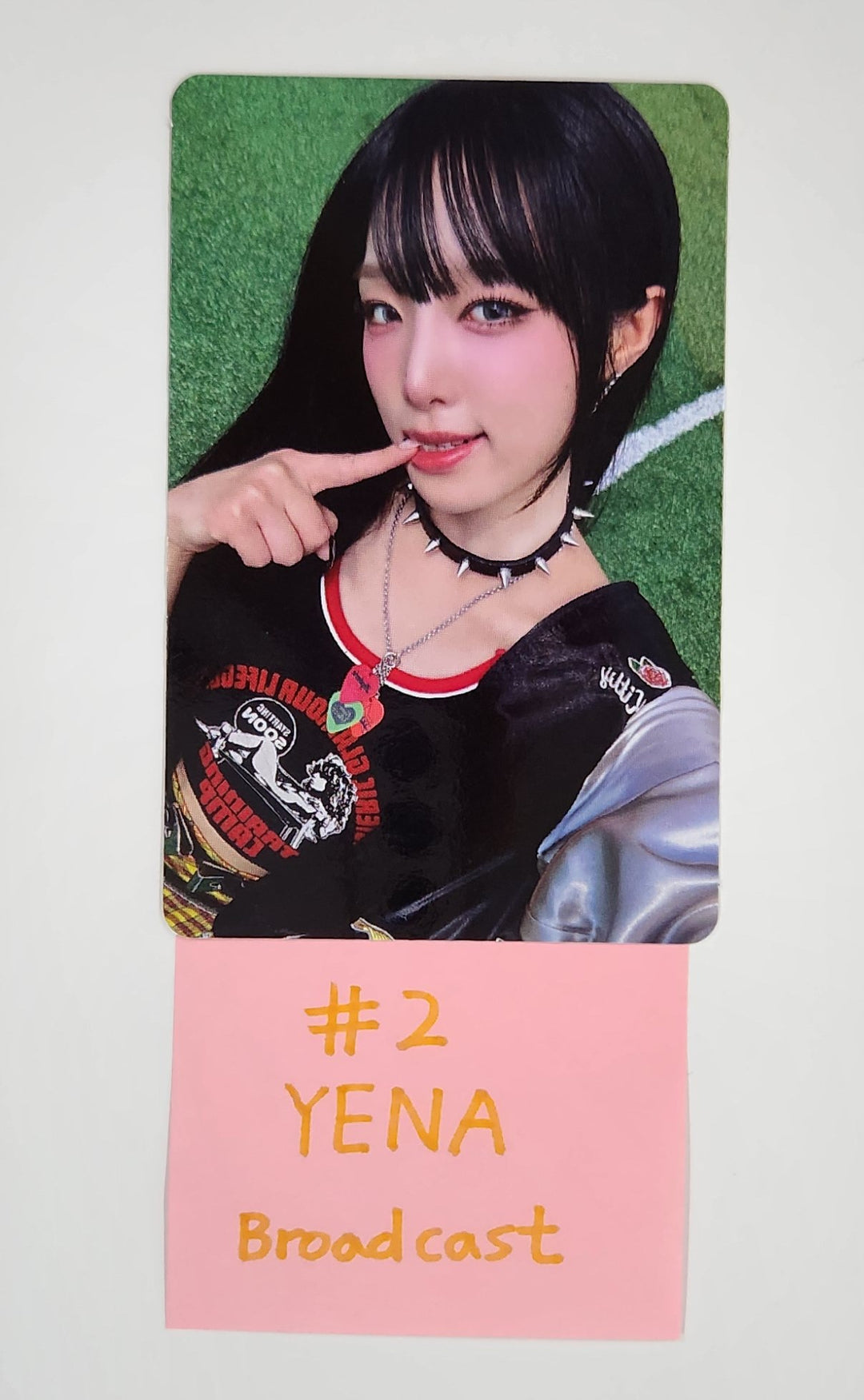 Yena "NEMONEMO" - Broadcast Photocard [25.1.7]