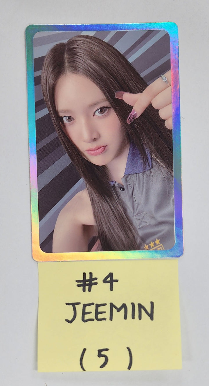 IZNA "N/a" - Official Trading Photocard [25.1.7]