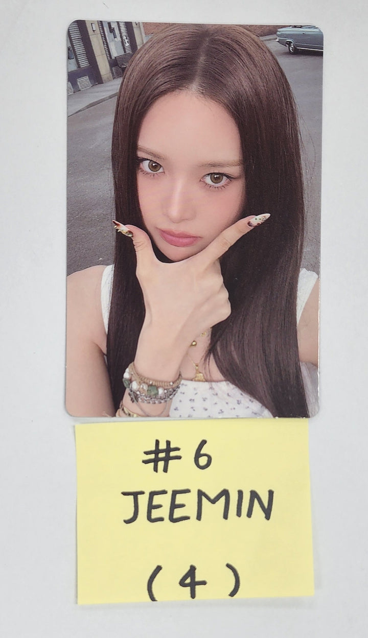 IZNA "N/a" - Official Trading Photocard [25.1.7]