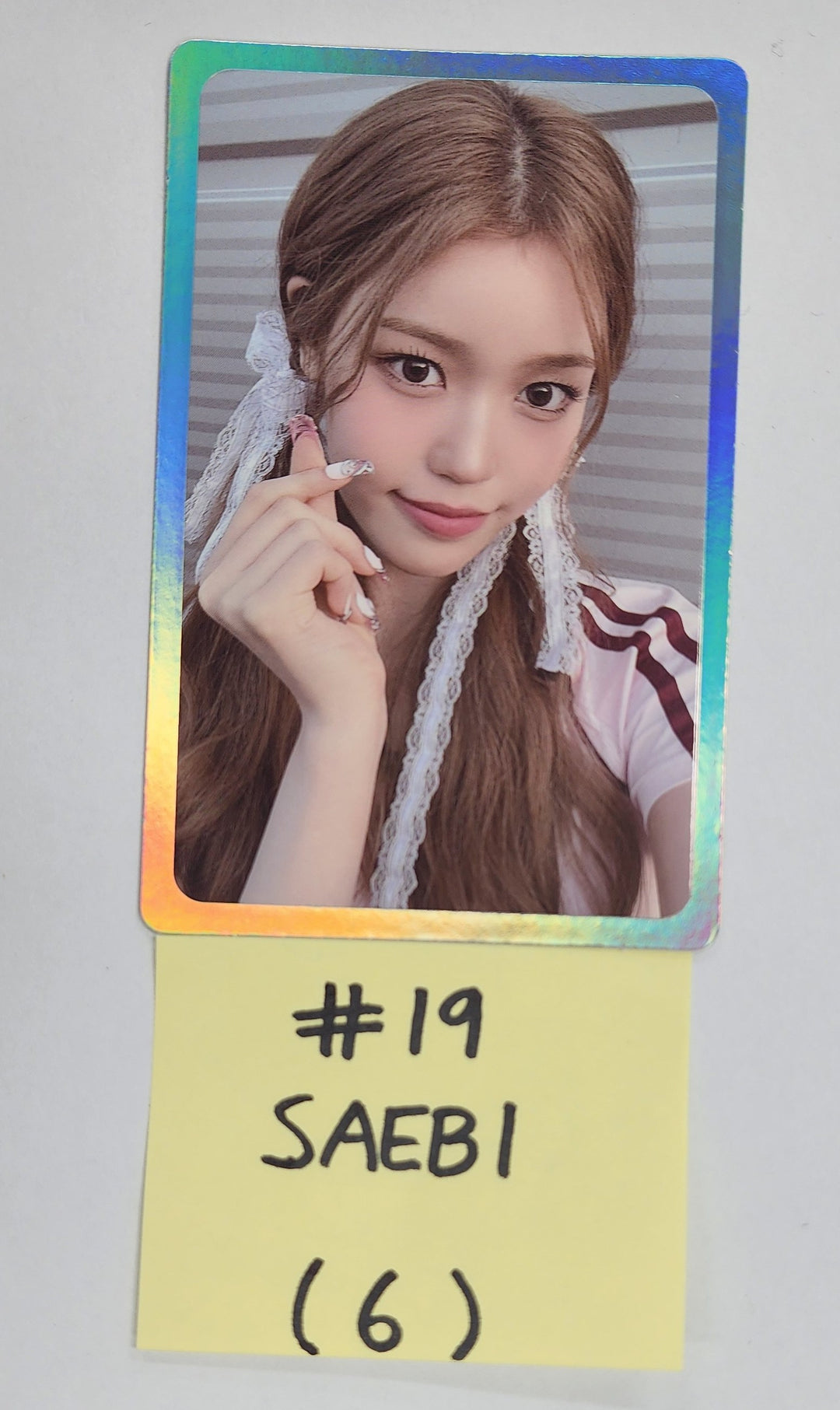 IZNA "N/a" - Official Trading Photocard [25.1.7]