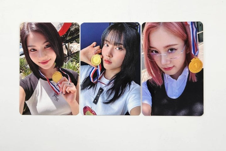 StayC "I.S.A.C" - Broadcast Photocard [25.1.8]