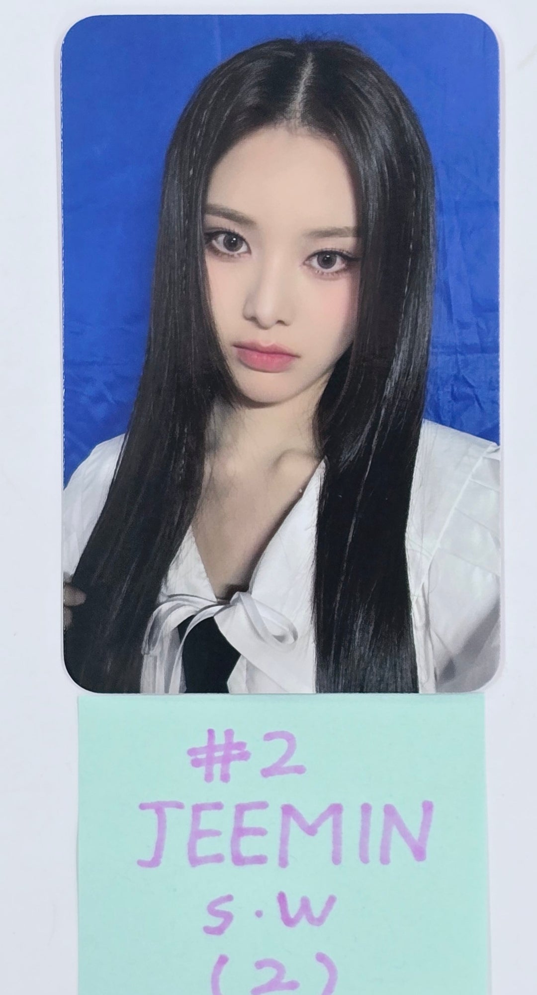 IZNA "N/a" - Soundwave Fansign Event Photocard [25.1.9]