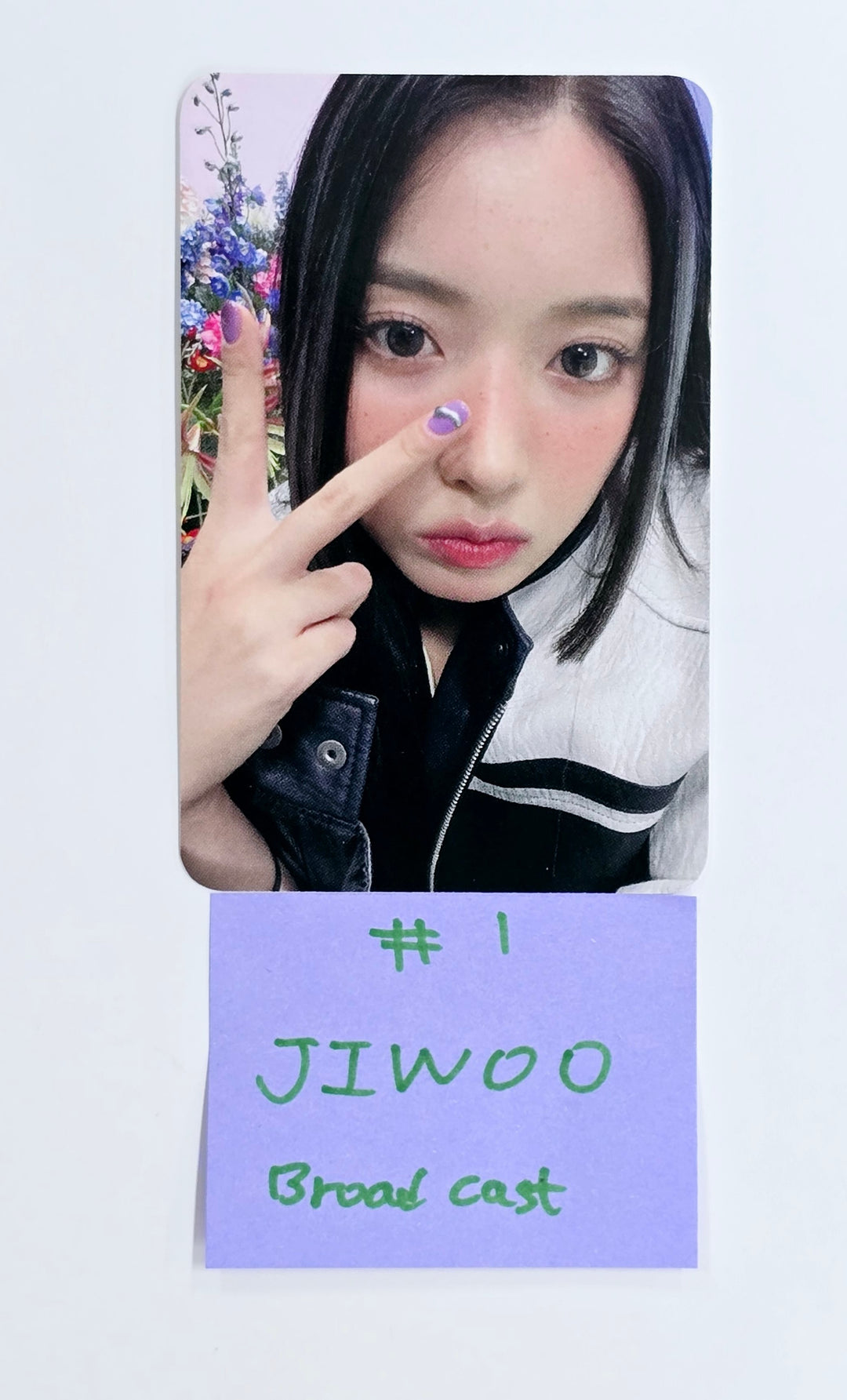 Jiwoo (of NMIXX) - Broadcast Photocard [25.1.17]