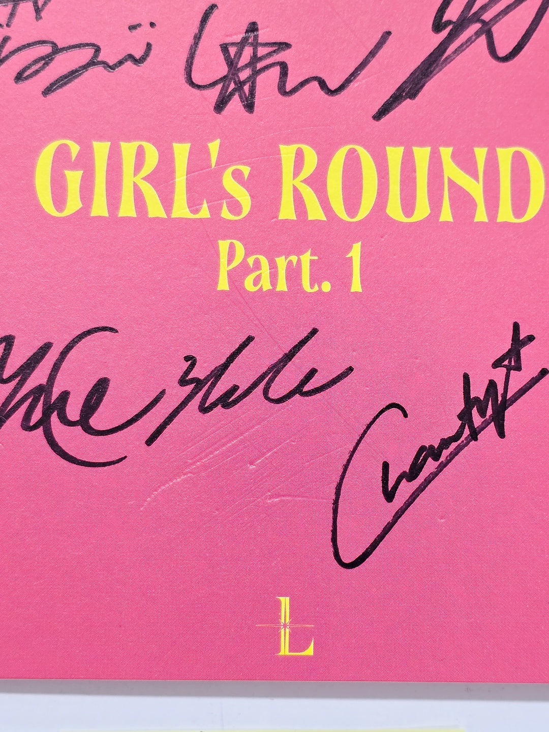 Wooah "Unframed", Lapillus "Girl's Round Part.1" - Hand Autographed(Signed) Album [25.1.20]