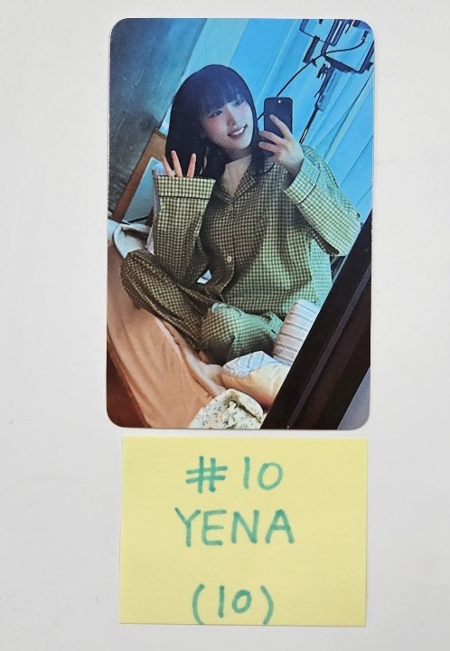 Yena "2025 YENA 1st Concert" - Official Trading Photocard [25.1.25]