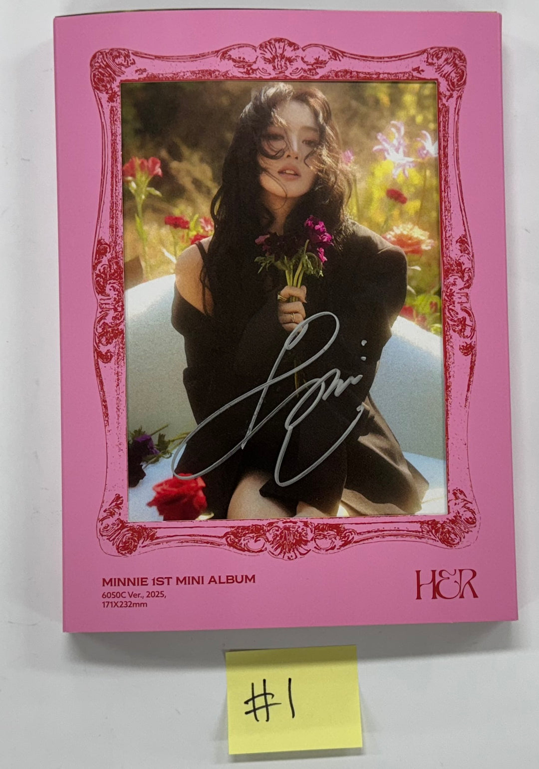 Minnie "Her" - Hand Autographed(Signed) Promo Album [25.1.31]