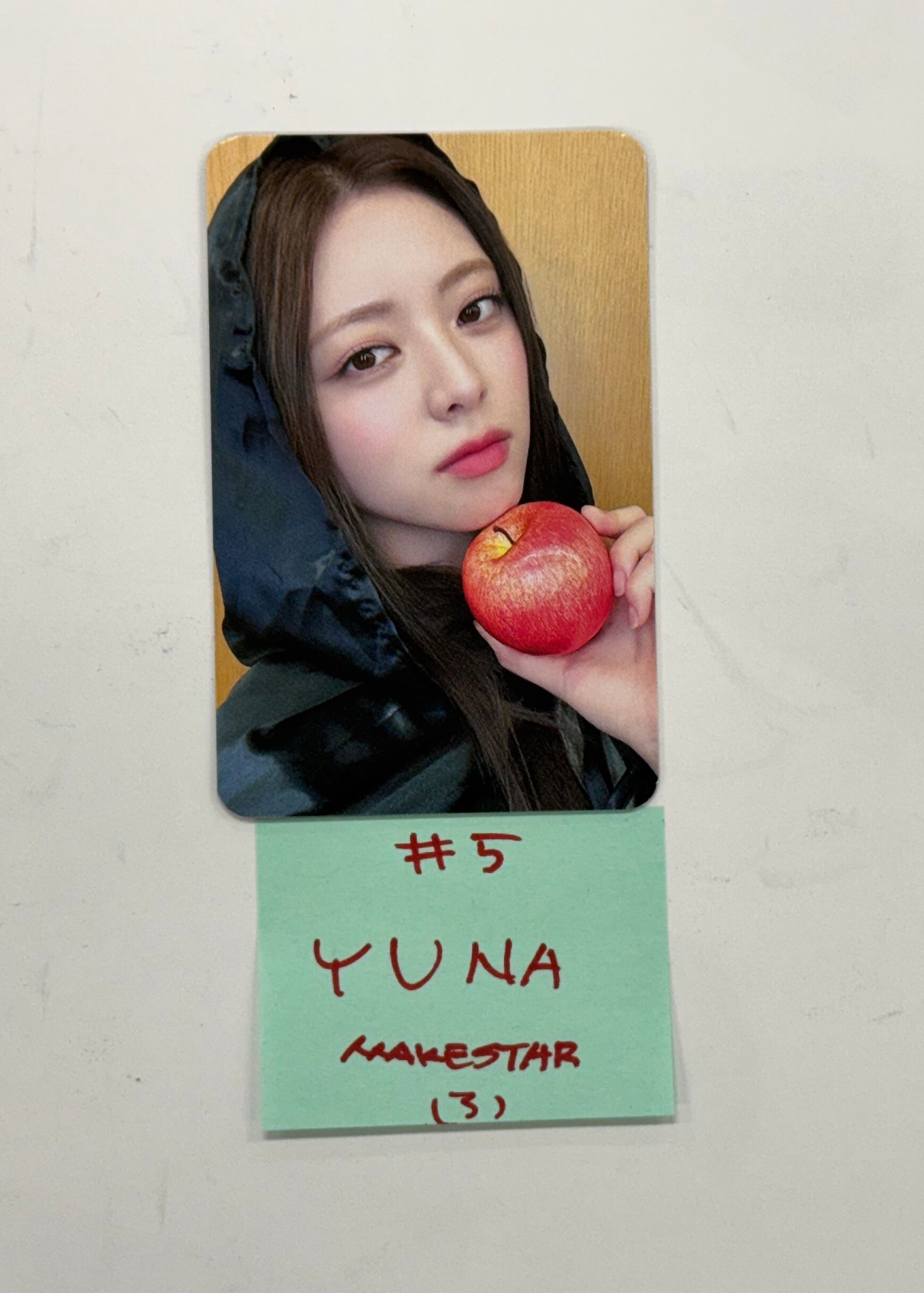 ITZY GOLD MAKESTAR 直筆サイン ポラロイド ユナ ② ITZY GOLD MAKESTAR 直筆サイン ポラロイド ユナ ② 写真・チェキ