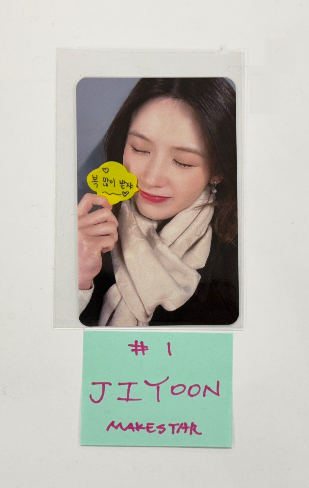 ICHILLIN "CHILLIN' OFFICE" 2025 SEASON'S GREETINGS - Makestar Fansign Event Photocard Round 2 [25.1.31]