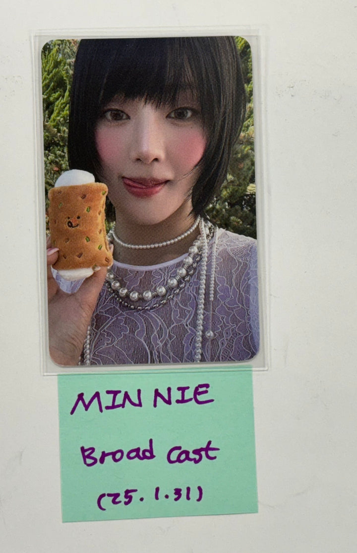 Minnie (of (G)I-DLE) "Her" - Broadcast Photocard [25.1.31]