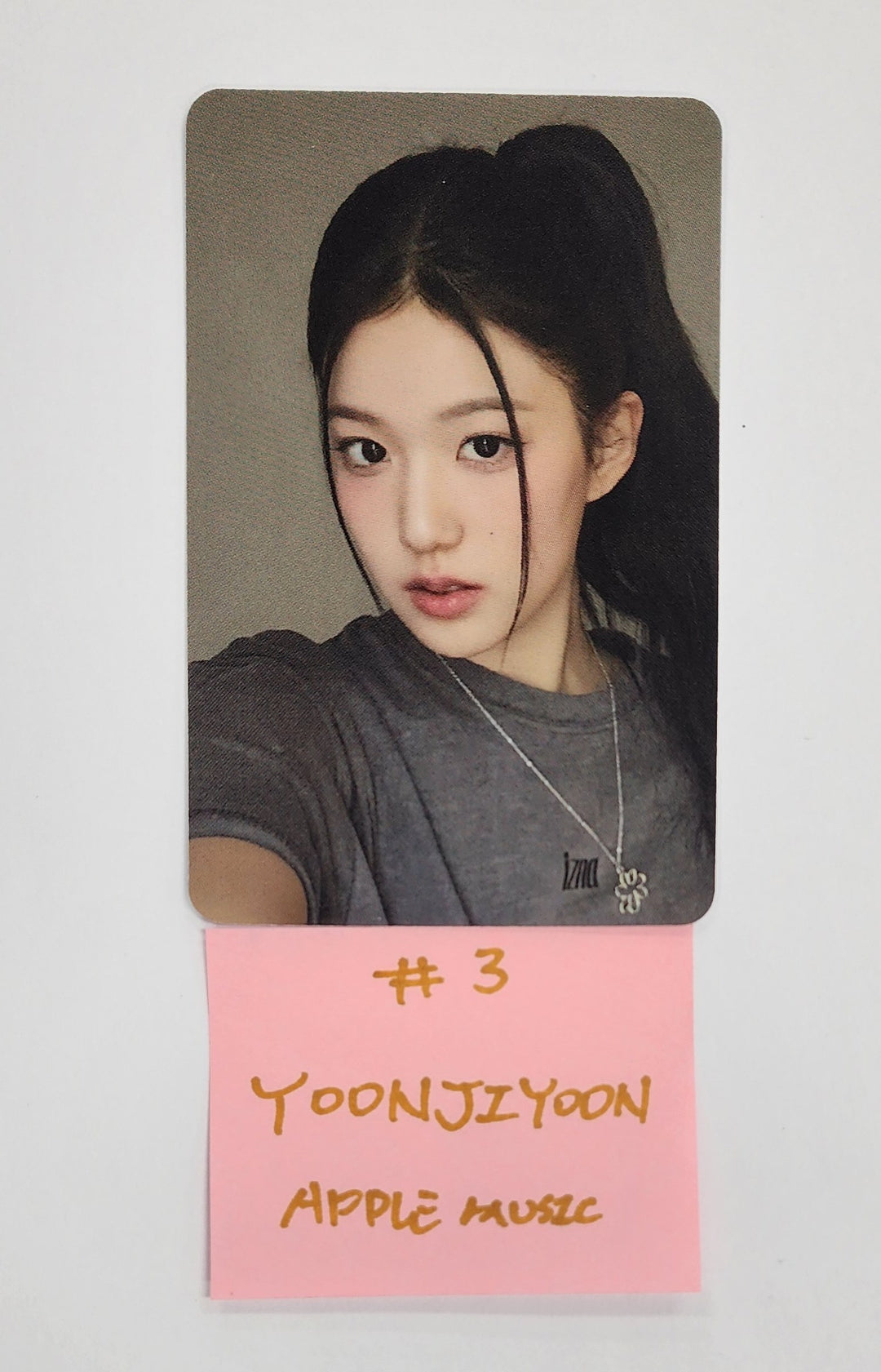 IZNA "N/a" - Apple Music Event Photocard [25.2.7]