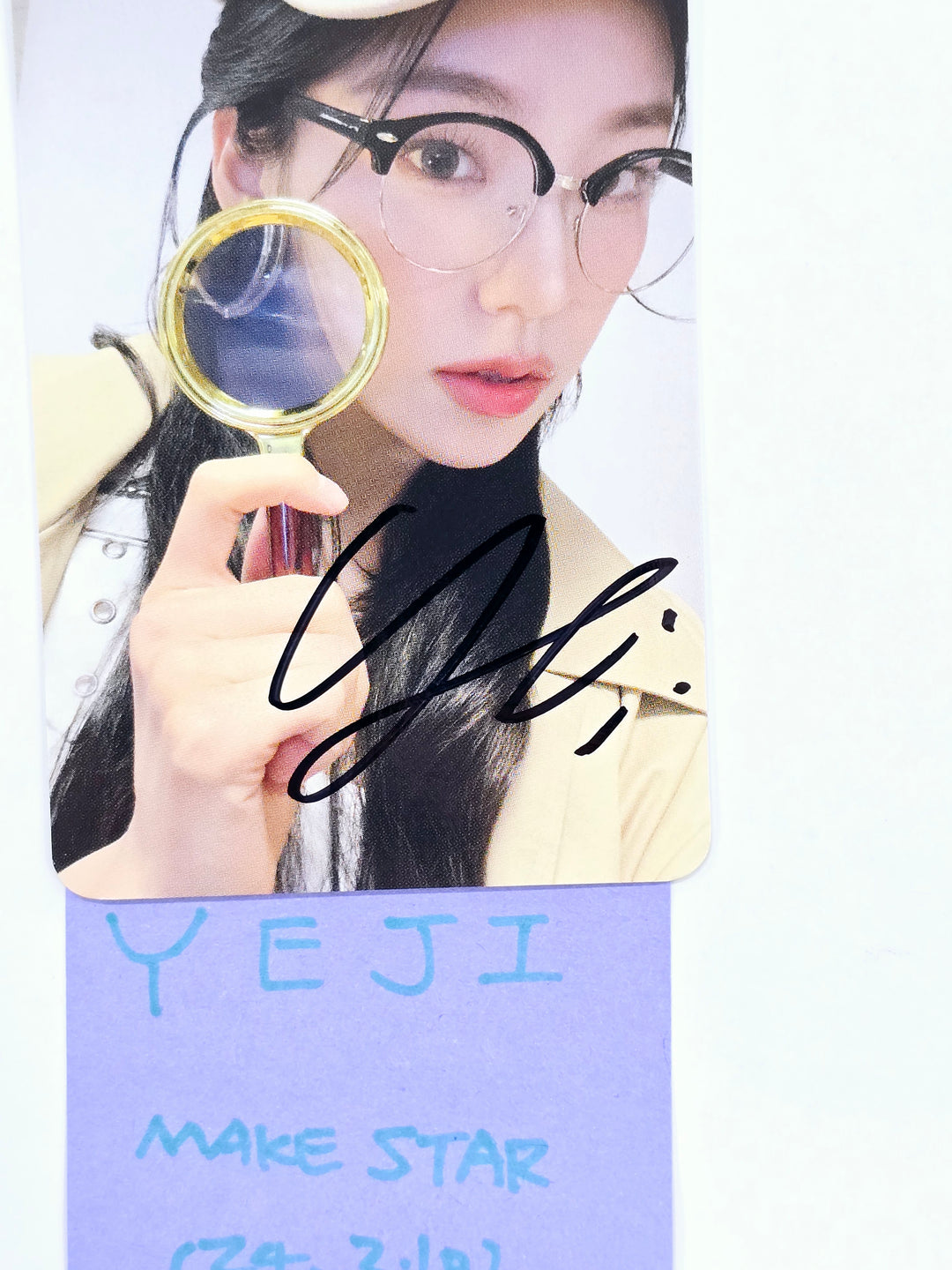 Yeji (Of ITZY) "Gold"- Hand Autographed(Signed) Photocard [25.2.10]