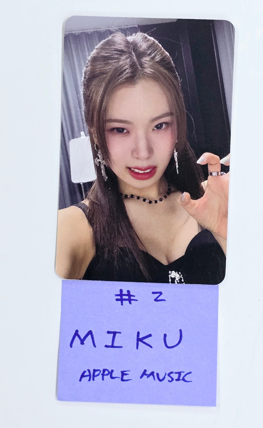 I:MOND "Under My" - Apple Music Pre-Order Benefit Photocard [25.2.18]