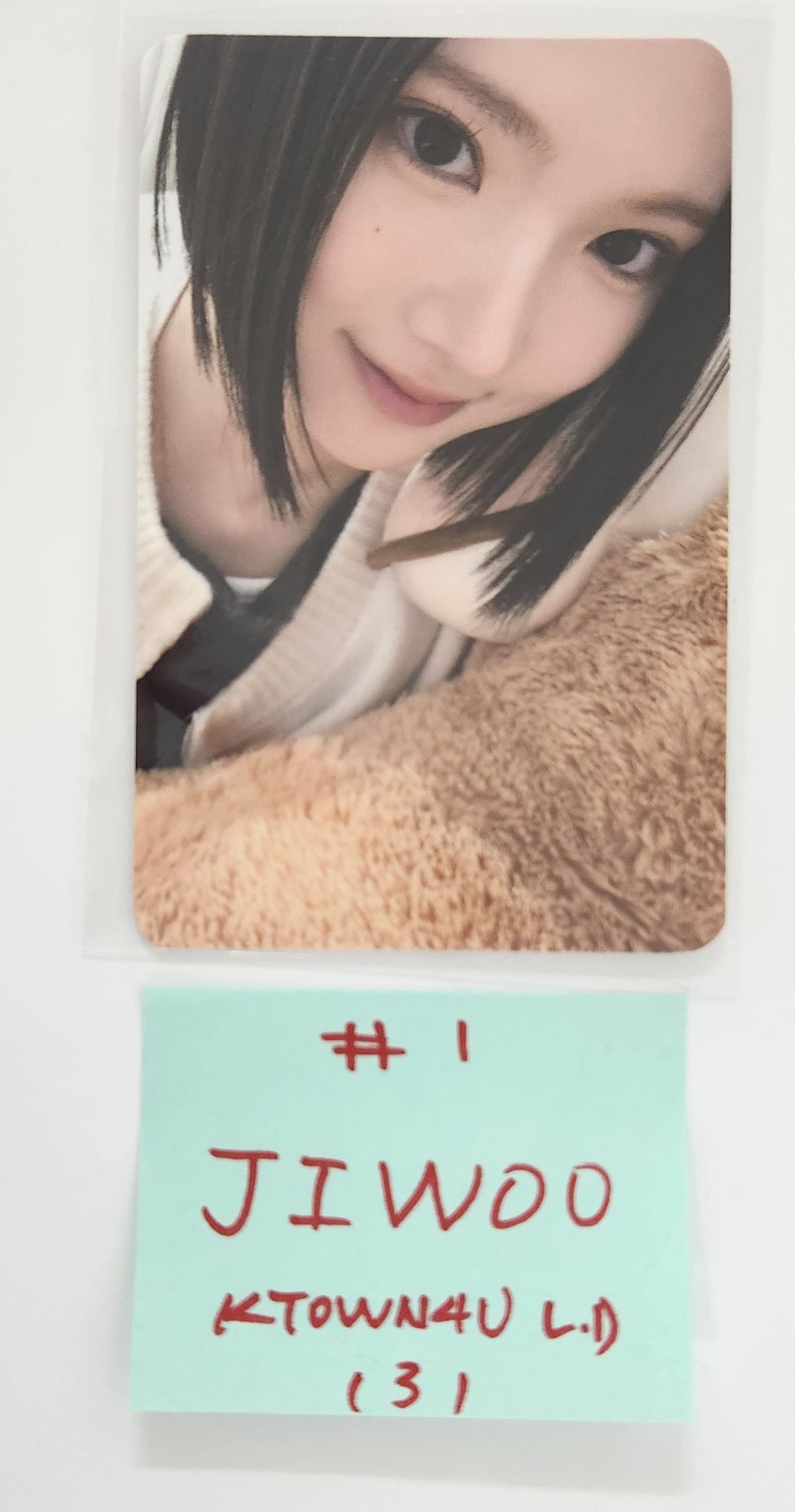 Hearts2Hearts "The Chase" - Ktown4U Lucky Draw Event Photocard [Minibook Ver.] [25.2.25]