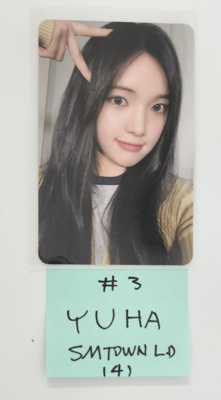 Hearts2Hearts "The Chase" - SM Town Lucky Draw Event Photocard [Minibook Ver.] [25.2.25]